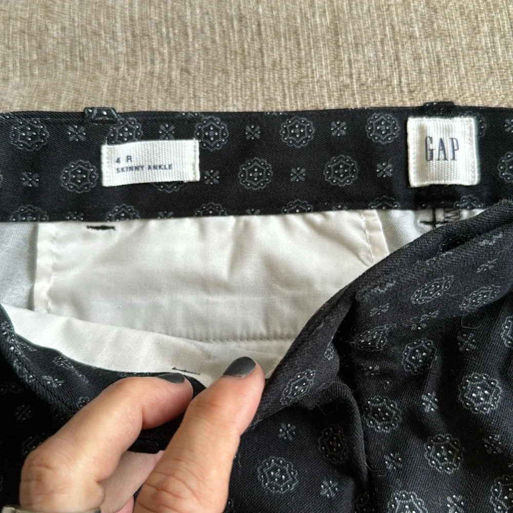GAP Geometric Print Bi Stretch black print
Skinny Ankle Pants, size 4 - Picture 3 of 11